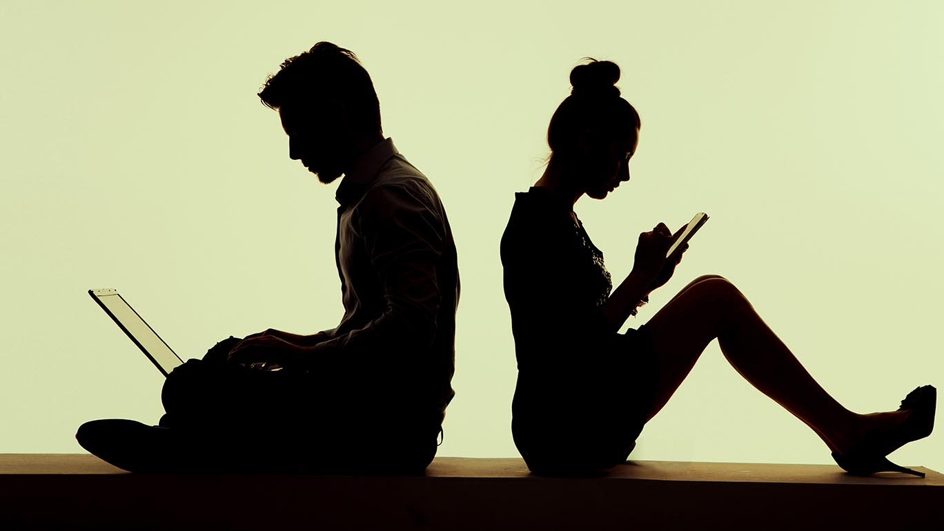 how has more back pain from their lap tops and cell phones - women or men